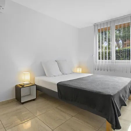 Apartamento A 200 M De La *